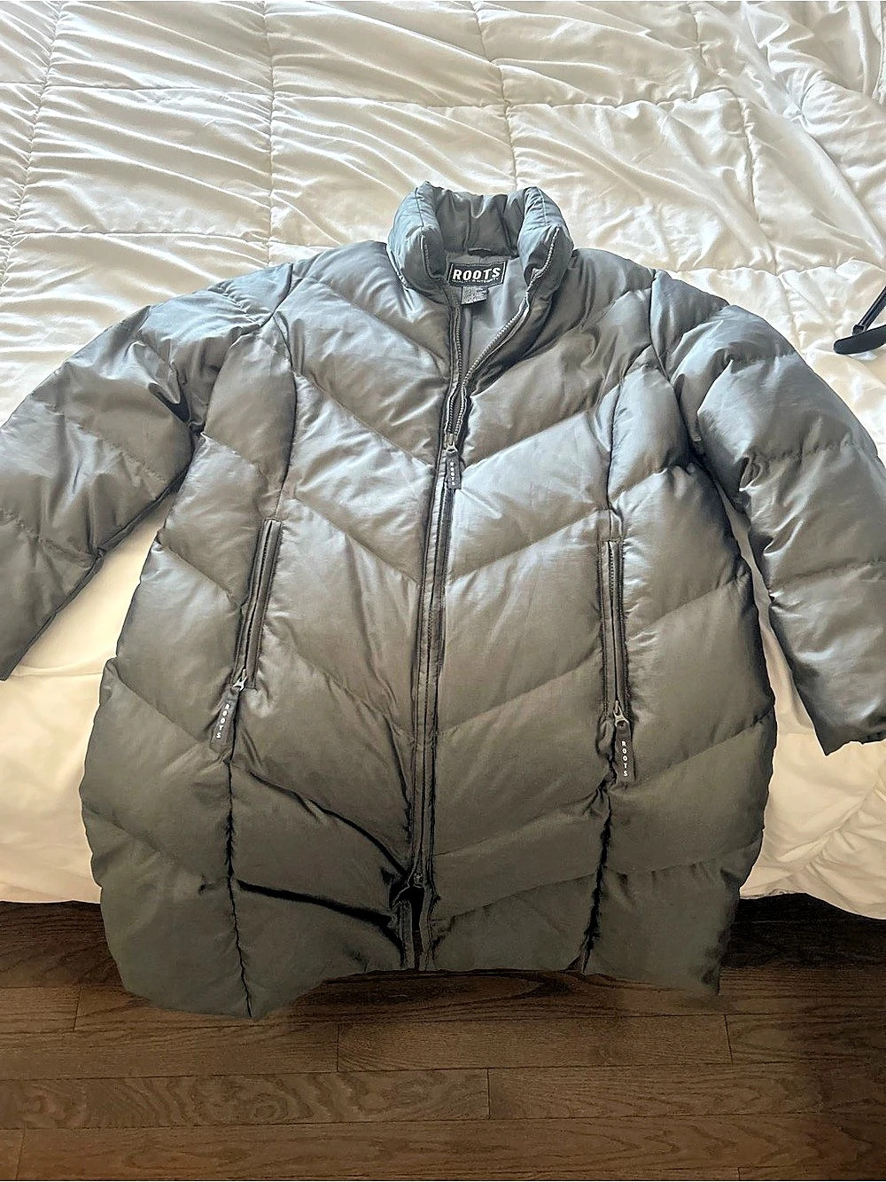 Women’s Roots Gray Puffer Size Large Like New